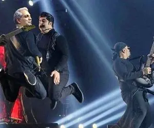 آواز افتضاح: خانم سالخورده در کنسرت مهران مدیری: مادر جان تو فقط نخون!