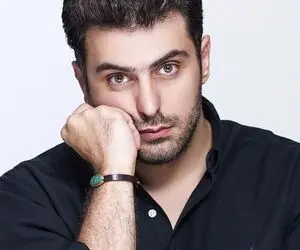 عکس عاشقانه علی ضیا با گوشی لاکچری/ مخاطب خاص علی ضیا کیست؟