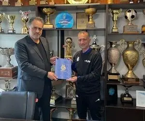 فراز کمالوند با استقلال قرارداد بست