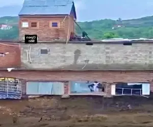 معماری طبیعت؛ بین مردم اینور رودخونه و اونور یه خونه فاصله بود که سیل کامل از جا کندش