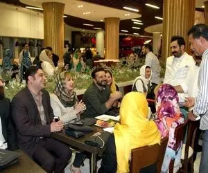 (عکس) حمله به مغازه‌های علی دایی در بازار