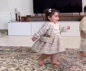 آواز شاد؛ دوقلوها با آهنگ عرفان طهماسبی خونه رو گذاشتن رو سرشون انگار بمب ترکیده