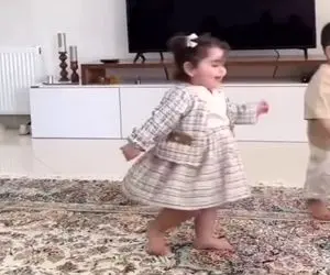 آواز شاد؛ دوقلوها با آهنگ عرفان طهماسبی خونه رو گذاشتن رو سرشون انگار بمب ترکیده