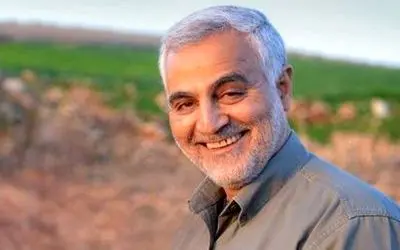 مردی شبیه به حاج قاسم سلیمانی در پیاده‌روی اربعین