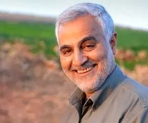 مردی شبیه به حاج قاسم سلیمانی در پیاده‌روی اربعین