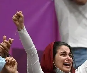 تصویری از اشک‌های دو زن ملی‌پوش پس از طلایی شدن فروغی