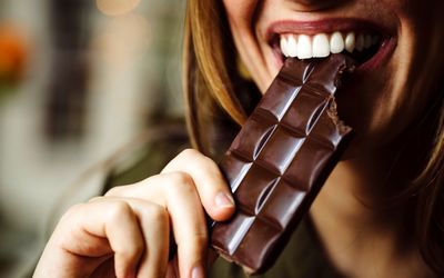 هفت خاصیت باور نکردنی شکلات تلخ؛ هم خوشمزه هم فوق العاده سالم!