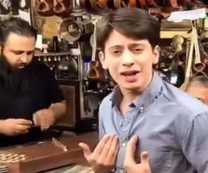 آواز شاد؛ پسر رعنا بین سازها با سنتور آهنگ ایرج الف میگم ابرو کمون میخونه یاخدا صدارو