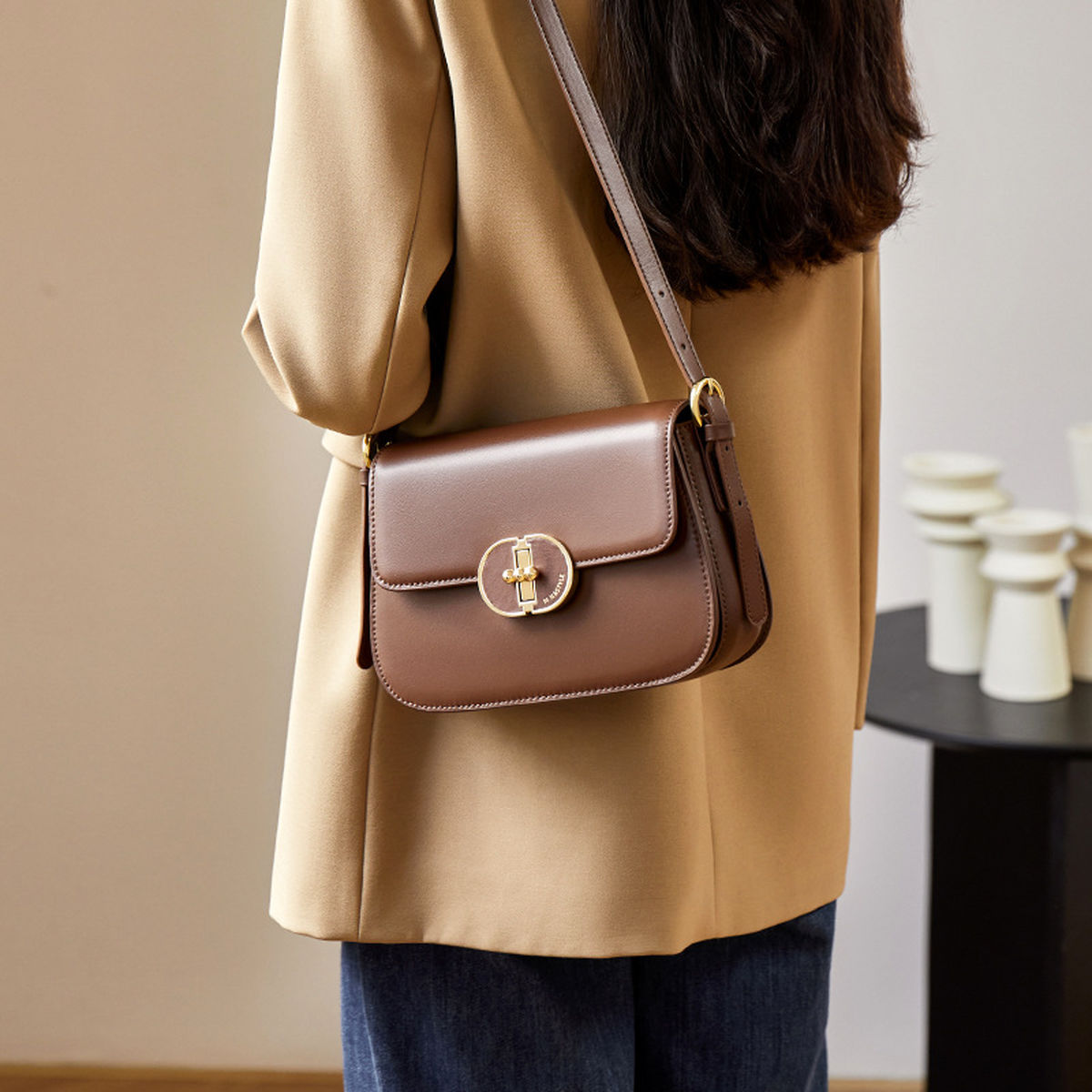 Womens-Minimalist-Style-Lock-Buckle-Crossbody-Baguette-Bag-in-Genuine-Leather-23