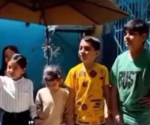 آواز شاد؛ فندقای دهه نودی تو حیاط مدرسه دسته جمعی رقص سنتی میرن که نمرشون بیسته