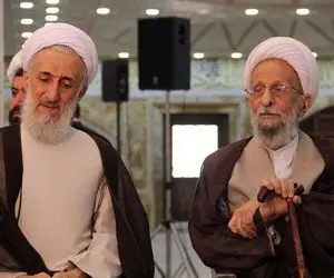 چشمان باز آیت الله مصباح در هنگام غسل و چند سوال