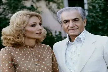 سفر به ایام قدیم؛ لبخند رضایت فرح پهلوی برای انگشتر الماس قد کله اش