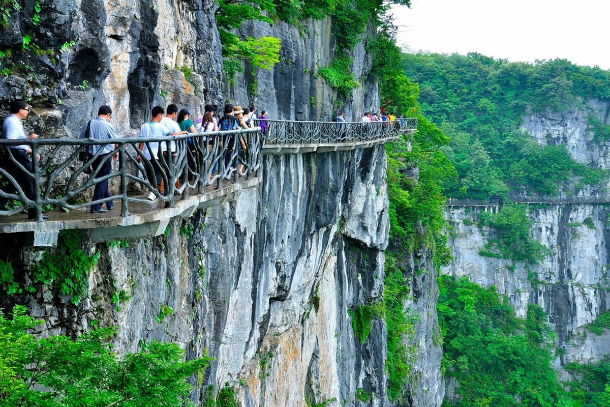 زیباترین مکان‌های روی زمین؛ یه پل معلق رو دره زدن باید 100 هزارتا پله بری تا برسی بهش
