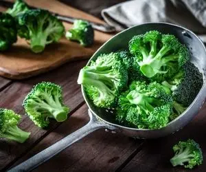 کلم بروکلی یک سبزی سالم و فوق العاده مقوی؛ هفت مزیت سلامتی که فکرش را هم نمی کنید
