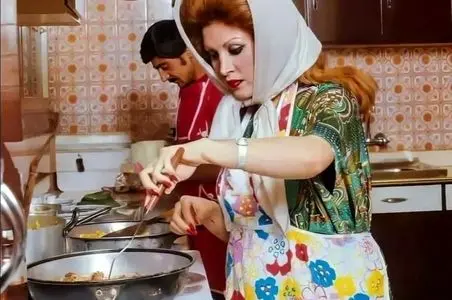 سفر به دنیای نوستالژی؛ وضعیت کابینت و آشپزخونه در دهه هشتاد با سفره طول و دراز خورش