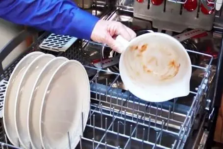 بوگیر و جرمگیر ماشین ظرفشویی؛ یک دو سه با این محلول و راهکار رسوب زدایی میشه