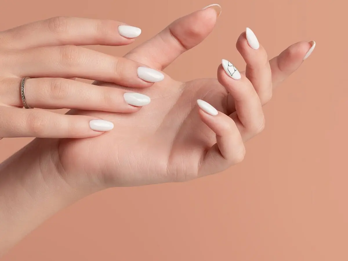 وقتی ناخن رنگ میگیره چیکار کنیم