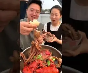 غذای چندش ؛ فکر کن یکی مغزتو گاز بزنه و با نمک بخوره جانور بدبخت اینجوری دادش درومد