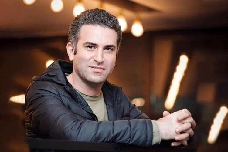 آواز هنرمندانه؛ دورهمی خونه هوتن شکیبا لو رفت چه خوشگذرونی و پایکوبی میکنن