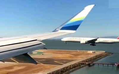 ( ویدیو) لحظه ای باورنکردنی؛ فرود دو هواپیما همزمان در فرودگاه مشهور آمریکا