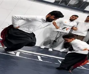 آواز اصیل؛ پسربچه قد باطری نیم قلم سردسته شد یجور رقص میره همه واجن بنازم هربژی کورد