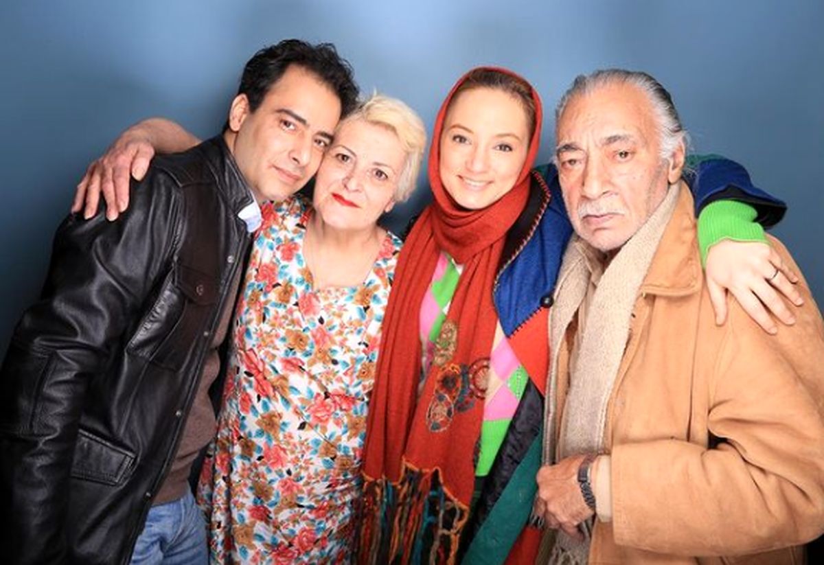 سحر ولدبیگی در کنار مادر،پدر و همسرش