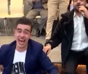 آواز جگرسوز؛ پسر معلول رو ویلچر از ته دل با هق هق آهنگ سوزناکی خوند دلت به درد میاد