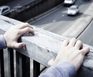 ویدئو دلهره‌آور از اقدام به خودکشی یک زن در مشهد خبرساز شد