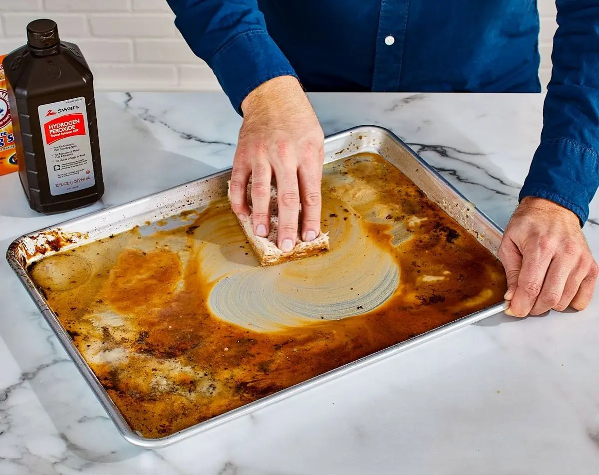 scrubbing-dirty-baking-pan-3e700949-a3cefe45a3c942c9a5c859a7310c3abd