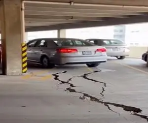 معماری طبیعت؛ آسفالت دهن باز کرد ماشینو قورت داد