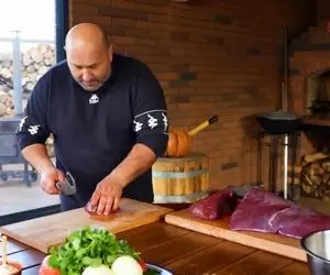  دل و جیگر ؛ چه حرفه ای برش میزنه و باهاش غذاهای عجیب میپزه/ جیگر کیه که انقدر بزرگه ؟