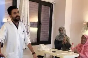 آواز شاد؛ پزشک برای پیرزن بیمار آهنگ میخونه و از ذوقش دست میزنه خدای احساس