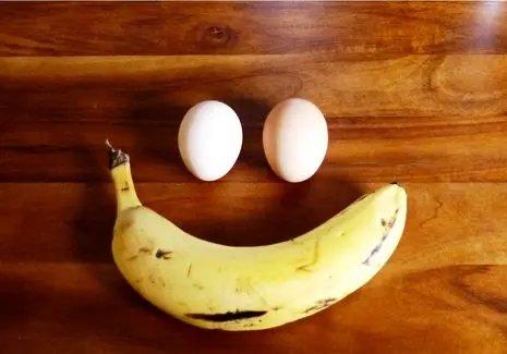 آموزش آشپزی؛ صبحانه 5 دقیقه ای با یه دونه موز و دو تا تخم مرغ
