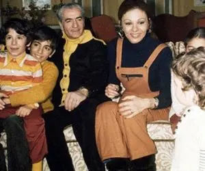 سفر به ایام قدیم سال 1349؛ عطر، لباس روزمره و روتین زیبایی فرح تباه و محمدرضا در سلطنت