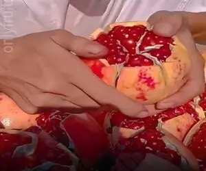 (ویدیو) انارها رو قاچ زد انقدر بی نقص و پرفکتن آدم حیفش میاد بخوره