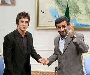 محمود احمدی نژاد: مجوز حمید سوریان جعلی است!