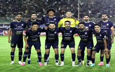 چادرملو با تمام قدرت مقابل استقلال