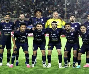 چادرملو با تمام قدرت مقابل استقلال