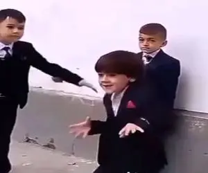 آواز محلی؛ ببینید این دوتا پسر چقد باحال با کت و شلوار میرقصن؛ بچه انقد پایه ندیدن 