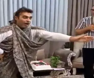 آواز شاد؛ یکی داره دف میزنه اونیکی هم چادر ننشو برداشته بسته دور کمرش داره میرقصه