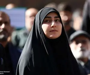 (عکس) زینب سلیمانی در مراسم تشییع مرحوم محمد کاسبی