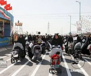 (عکس) رژه کالسکه کودکان در مراسم رژه نیروهای مسلح یزد