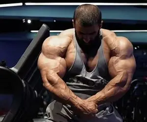 (عکس) عذرخواهی و سرخوردگی هادی چوپان پس از واگذاری طلا مستر المپیا به غول نیجریه ای