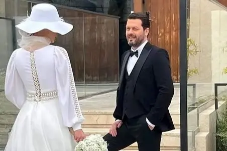 آواز احساسی؛ پژمان بازغی برای لیلا اوتادی و صحرا اسداللهی از تنهایی آدما خوند