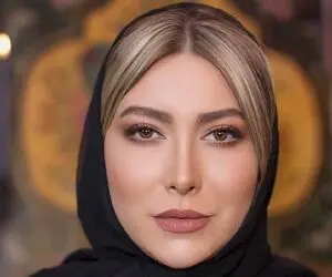 عکس فریبا نادری در آسانسور با گوشی 50 میلیونی اش!