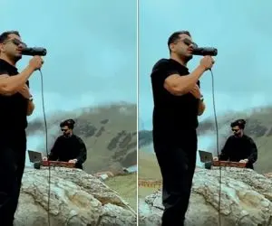 آواز عاشقانه؛ رضا بهرام با چه حسی آهنگ معروف گیلکی پس از باران رو تو دشت میخونه 