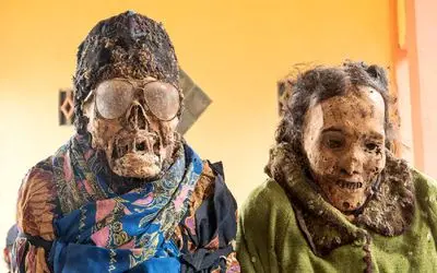 فرهنگ تکان‌ دهنده مردم توراجا؛ جایی که زنده ها با اجساد زندگی میکنند