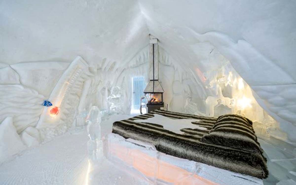 0_Canadas-ice-hotel-has-created-a-3D-tour-so-you-can-experience-it-from-home (1)