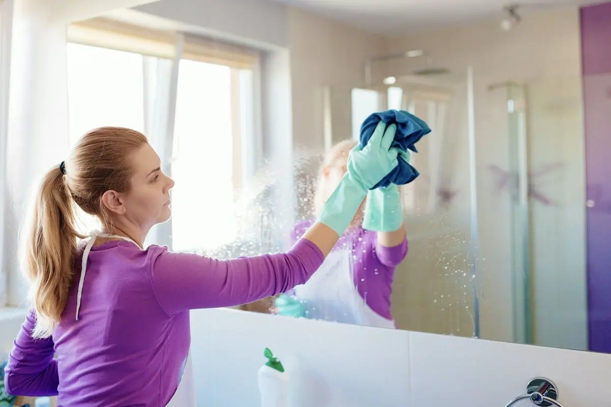 how_to_clean_mirrors_streak_Free