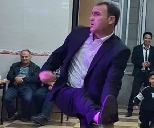 آواز برزنی؛ این آقا تو عروسی با آهنگ زنگ بزن آمبولانس چه رقص شوکی کرد شلنگ تخته میندازه